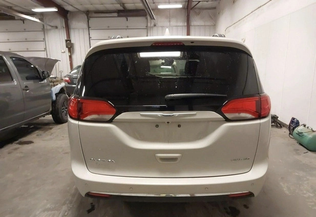 Chrysler Pacifica cena 58000 przebieg: 93808, rok produkcji 2020 z Żabno małe 56